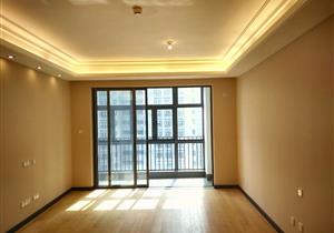 龙岗地铁口127平精装大三房300万