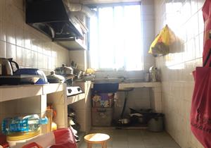 3房户型 户型方正 使用率高 费用少 近地铁 价格可谈