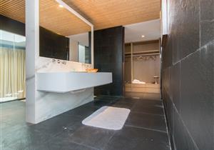 配游池 海景很漂亮 门口有车位老业主诚售