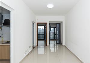 绿景虹湾，新上两房，户型实用，总价低，急卖