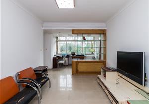 300万出头买这套3房，中间楼层