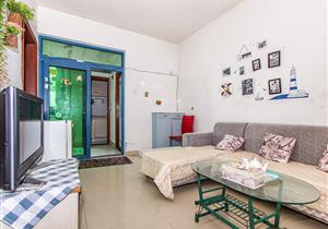 龙岗大道旁，生活配套好