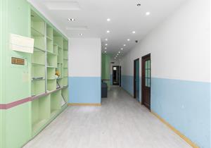 大型商超物品齐全，购物方便