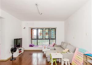 地铁口天虹楼上精装三房诚心出售