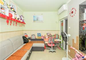 白金时代公寓，住宅复式43平方2房，交通地理位置好，看房方便