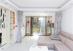 大芬地铁口  精装四房 带花园  交通方便