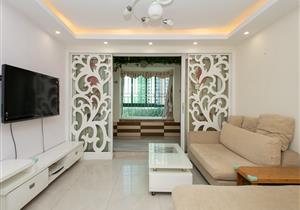 皇御苑一期，精装修两房，诚心出售，朝南，近地铁口