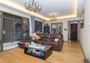 高端小区，房子装修保养好，房子满五年，费用少，看房方便。