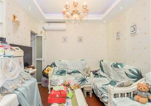 白金时代公寓，使用率高，户型方正