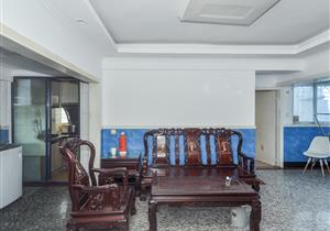 裕宝大厦。电梯房，小面积住宅生活配套齐全，欢迎咨询