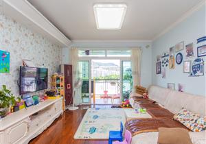 小区配套齐全，自带底铺50间，完全满足业主日常生活所需。