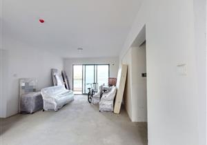 地铁口平面四房低价急售