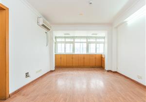 莲花一村，新上多层带电梯三房，可改四房，总价低，诚心出售