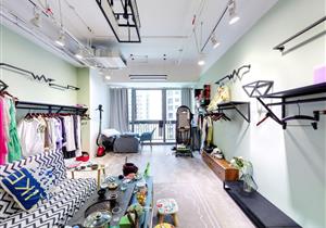 六和城，朝南向，交通便利，完善的小区管理，专人巡逻，住的舒心