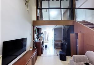 楼下就是沃尔玛，近地铁，户型方正，楼层佳