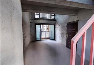 龙胜地铁口，和平里花园。任意装修四房，底密度，高使用率