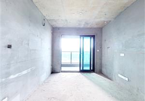 锦龙地铁口，朝南，厅出阳台，视野开阔。