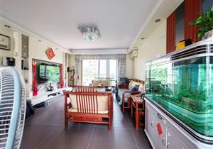 小区环境好，近地铁交通方便。大四房适合一家人居住。