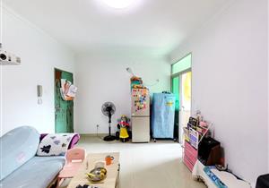 地铁口精装两房，交通便利，业主诚心出售，看房方便