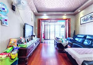 大社区环境好，住家安静，房子满五年费用少，看房方便。