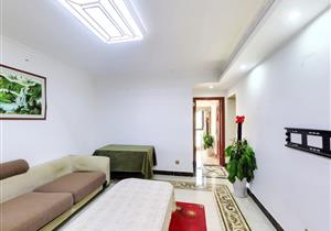 前海铂寓小区自带花园，里面有林荫道，非常适合居家的小区