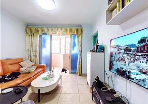 客厅出阳台地铁近的两房