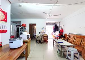 位于宝安区新安街道创业一路与广深公路交汇处西南侧，