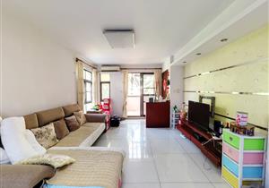 万科二楼情景洋房，带露台花园