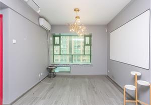 和平广场两房一厅出售