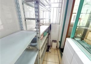 鸿业苑 550产权清晰 南北通透 精装修 近医院 电梯房