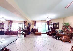 家门口地铁和莲塘口岸，车位充足电梯房，两套打通了、可以分开卖