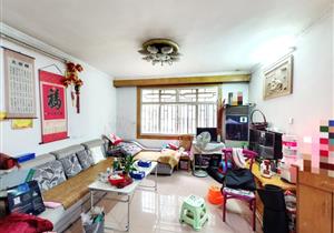 近万科购物广场，坂田地铁站，104平大三房