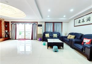 附近就是公园，非常适合老人孩子去散步