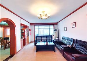 近地铁口，交通方便，安静小区，居家气氛浓厚