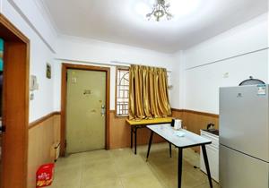 12号线地铁口购物和出行都很方便