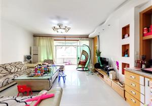 公园边，政府旁，配套完善，安静不临大路，板楼居住舒适