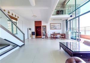 百仕达花园四期东郡，紧临百仕达花园1、2期，是罗湖仅有的高尚