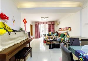 海山地铁口300米精装三房，楼梯三楼德房率高，户型相当方正