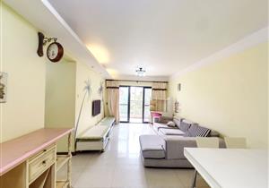 银湖山脚下，万科品质小区，10号线直线距离地铁口600米