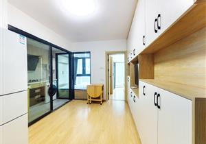 本房属于小区少有的一房一厅，视野采光好，满五年唯1住房