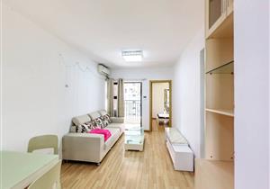 龙悦居四期，新上高层朝南两房，户型实用，总价低，业主急售