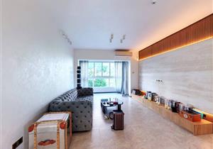 桃花园三期，精装三房，100平有700多在卖的