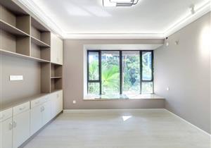 标准三房，总价低，14号线地铁口，业主诚心卖。