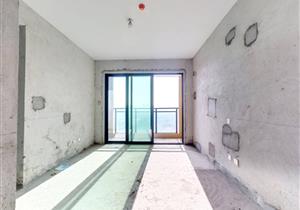 龙外高性价比小四房，中高楼层朝东南采光好，诚心卖看房有钥匙