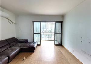 翡翠名园，小高层四房，户型实用，新装修，诚心出售，价格可谈