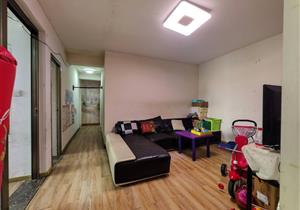 换新房卖价可谈，住家大四房采光好，满两年税少，近地铁站配套齐