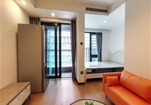 业主诚心卖，价格可谈，住家舒适，看房方便，万科物业.