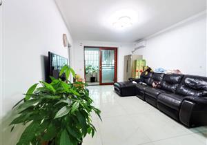 湖景花园业主有心卖，配套齐全，租金高，谈价空间大，采光通透