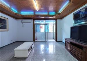 老式一梯两户，主力户型为81平的2房和94平的3房，皆为南北