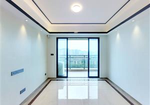 笋盘推荐远洋新天地双地铁物业，客厅出阳台，业主有心卖价格好谈